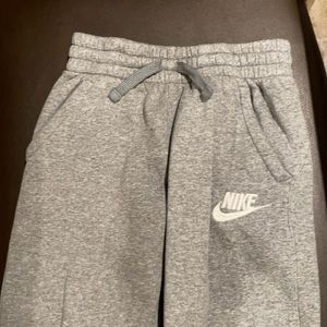Youth Medium Nike Sweatpants